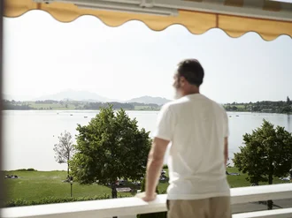 Standardzimmer mit Ausblick auf den Hopfensee